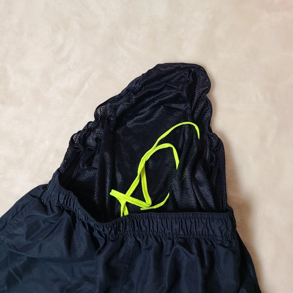 VTG NIKE gym Shorts Medium Mesh Lining Swim Trunks Swoosh Logo Pockets